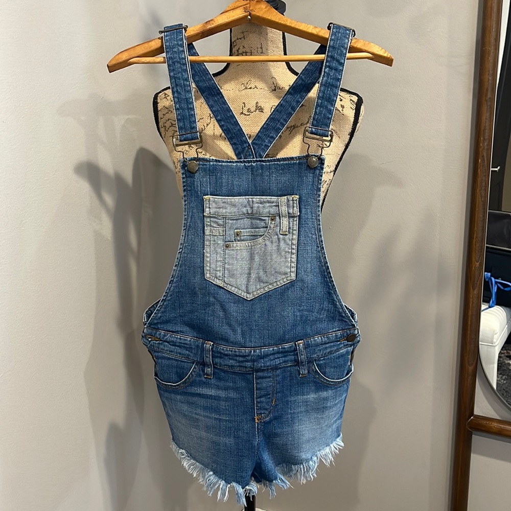 Guess shorts overalls